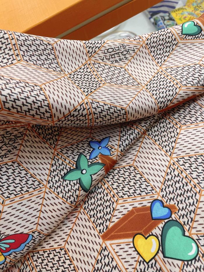 Louis Vuitton Scarf LVS00110